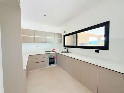 Casa 6 ambientes con 3 baños