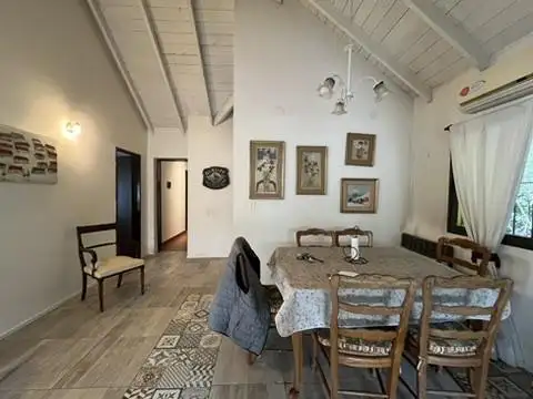 Casa 4 ambientes con 2 baños
