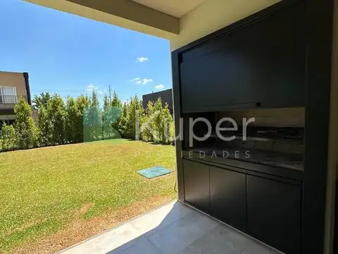 Casa 7 ambientes con 3 baños