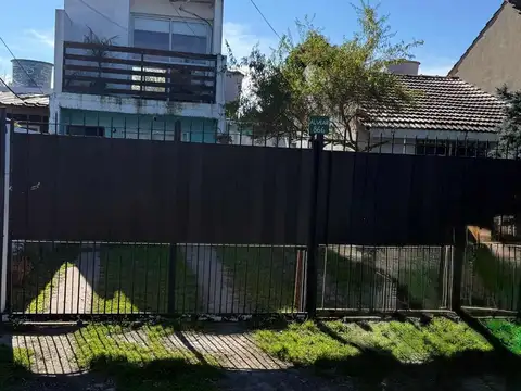 casa en venta en Benavidez con departamento