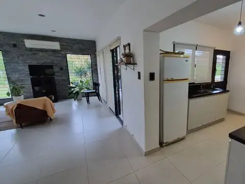 Casa con pileta Km 10 Ruta 1