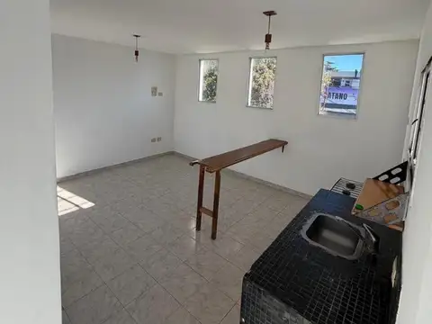 Monoambiente en alquiler en Adrogué sin expensas
