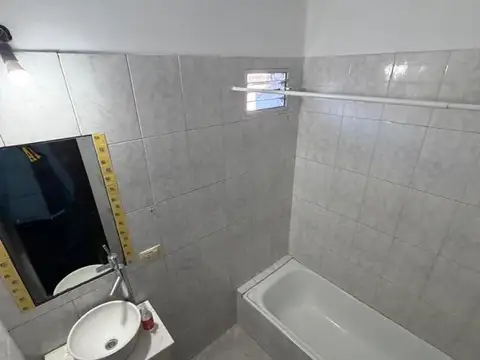 Monoambiente en alquiler en Adrogué sin expensas