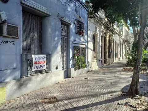 Casa con patio parrillero y quincho en pichincha Rosario