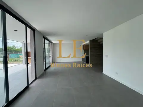 ALQUILER CASA CON PILETA