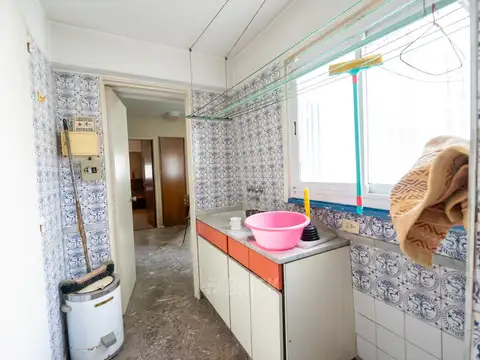PISO C/DEP EN AYACUCHO Y AV. ALVEAR - FTE Y CFTE COCHERA BAULERA BALCON V/ABIERTA TODO SOL