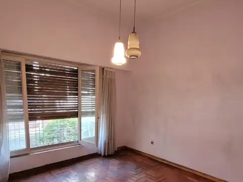 Casa 5 ambientes con 1 baño