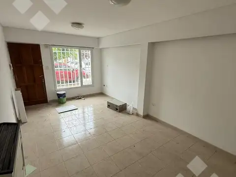 Depto Tipo Casa 4 ambientes con 2 baños