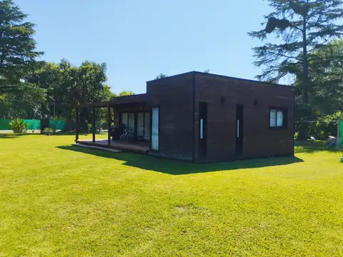 Casa quinta de 3 ambientes sobre lote de 1.750 m²
