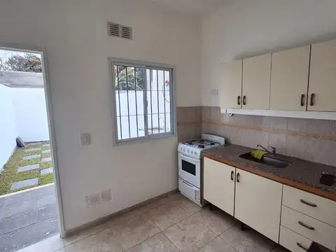 Casa en Alquiler con 1 cochera