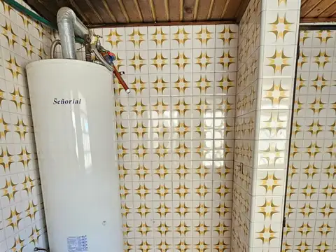 Casa 6 ambientes con 2 baños