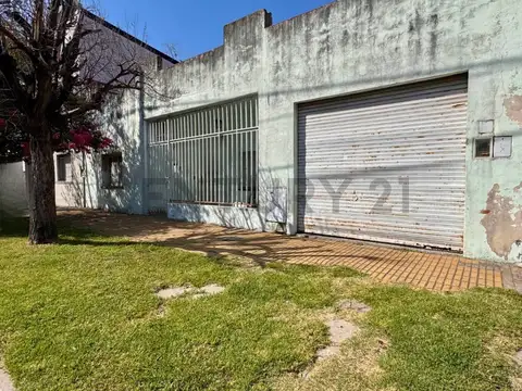 VENTA CASA 3 AMBIENTES CASEROS A RECICLAR COCHERA PATIO