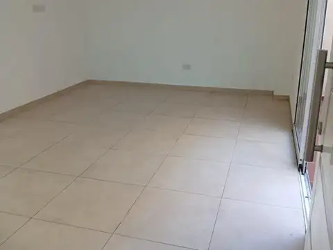Departamento en Alquiler en Lomas del Mirador, $ 550.000