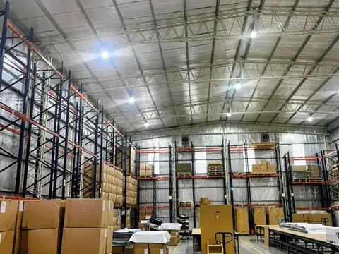 Alquiler de Depósito de 500 m2 en Polo Logístico de ruta 101. Calidad Premium.