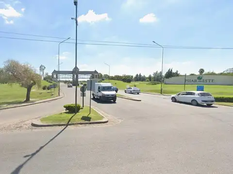 Av. Dr. Honorio Pueyrredón al 5.300  esquina E. Casella