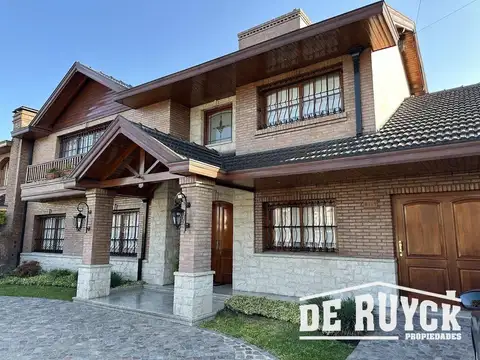 Casa 6 ambientes con 3 baños