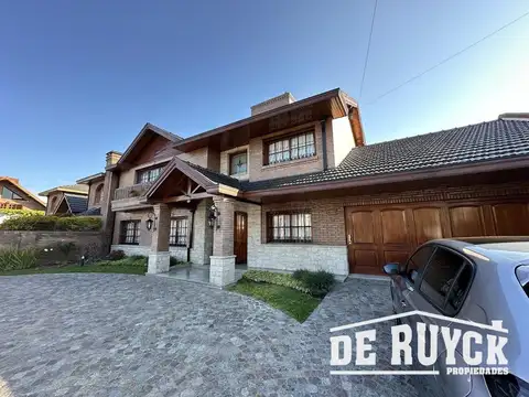 Chalet 6 ambientes de categoria, Quilmes, Barrio Parque Calchaqui