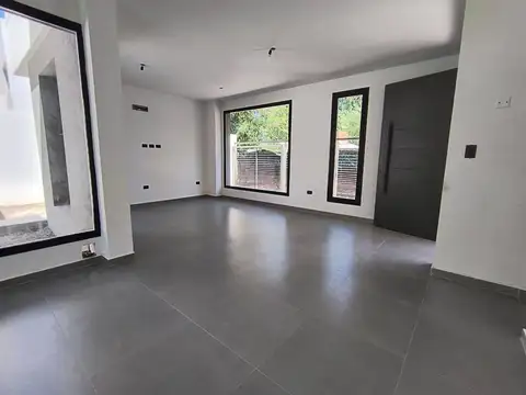 VENTA CASA TIPO DUPLEX DE TRES DORMITORIOS EN NQN