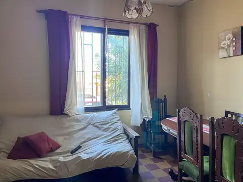 Casa 7 ambientes con 1 baño