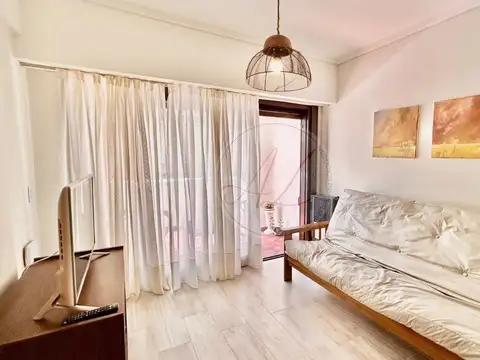 De Las Medusas 1000, Piso 1