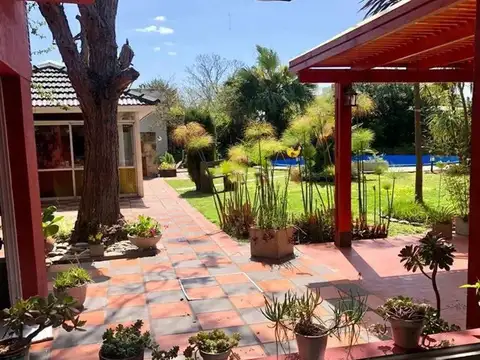 Casa en venta - 3 dormitorios 2 baños - 800mts2 - Manuel B. Gonnet, La Plata