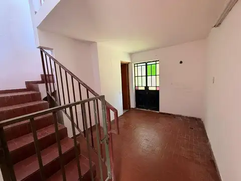Casa 14 ambientes con 3 baños