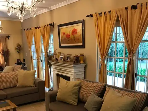 Casa 6 ambientes con 4 baños