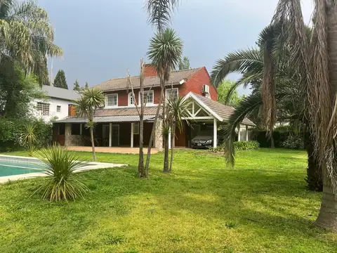 Venta Casa en  Bella Vista 5 ambientes