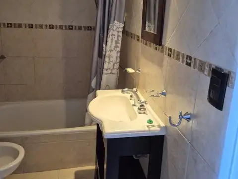 Depto Tipo Casa 4 ambientes con 2 baños