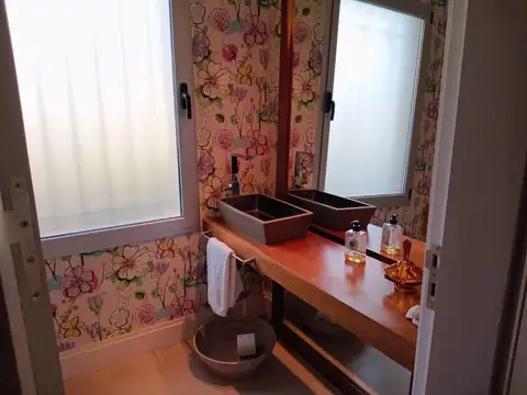 Casa 4 ambientes con 6 baños