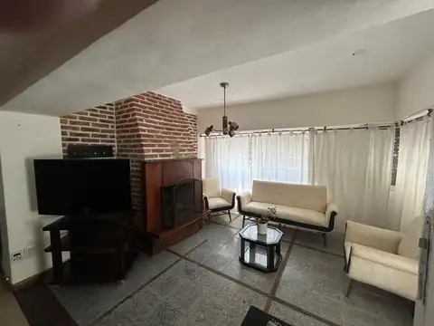 Casa 5 ambientes con 3 baños