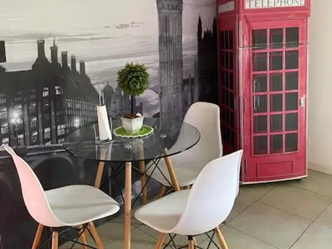 Casa en Alquiler con 4 cocheras