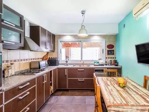 Casa 5 ambientes con 4 baños
