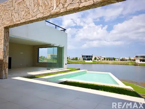 Casa en Venta con 1 cochera