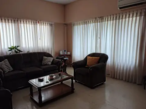   APTO CRÉDITO   IMPORTANTE CHALET 6 AMBIENTES - AMPLIAS POSIBILIDADES