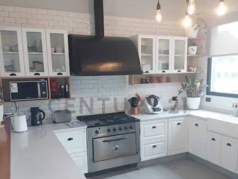 Casa 6 ambientes con 3 baños