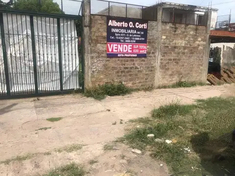 VIVIENDA  UNIFAMILIAR CON LOCAL