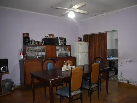 Casa 5 ambientes con 1 baño