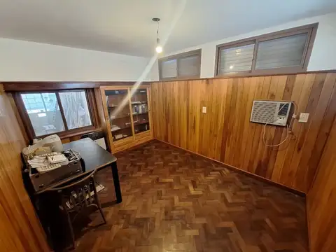 Casa 8 ambientes con 5 baños