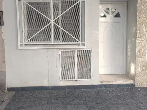 Dpto 2 Ambientes en El Centro de Remedios de Escalada.