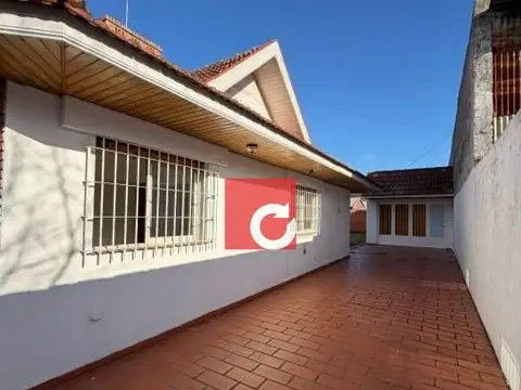 Casa en Venta con 3 cocheras