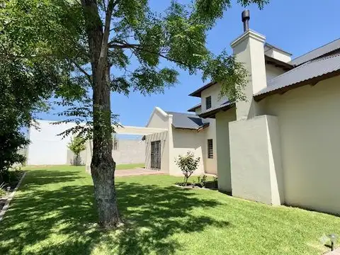 Casa en Venta con 2 cocheras