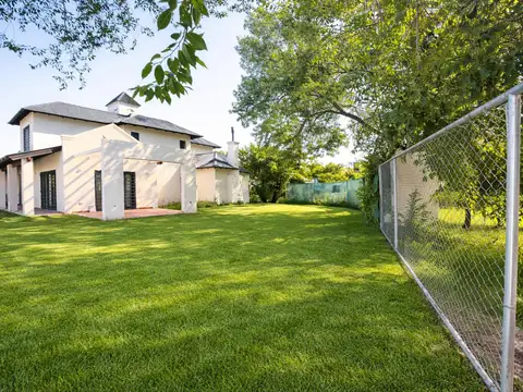 Casa en Venta con 2 cocheras