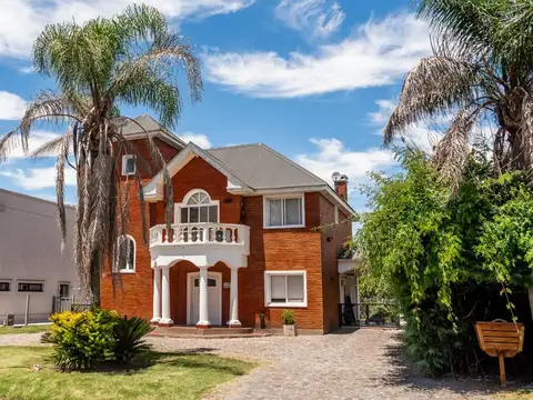 VENTA CASA VILLAGE DEL PARQUE 5 AMBIENTES C/PILETA