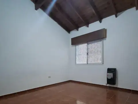 DÚPLEX CON PATIO Y COCHERA