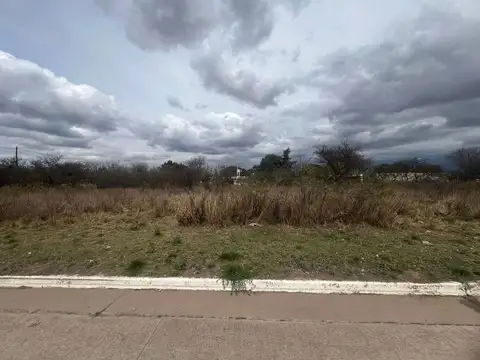 SE VENDE TERRENO EN BOUWER