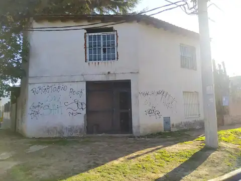 Casa a refaccionar + Depto. en Ituzaingó Norte