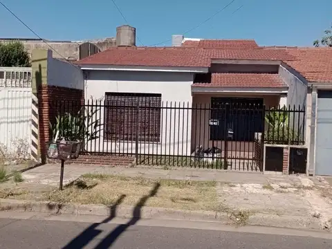 HERMOSA PROPIEDAD EN RAMOS MEJIA 3 AMBIENTES