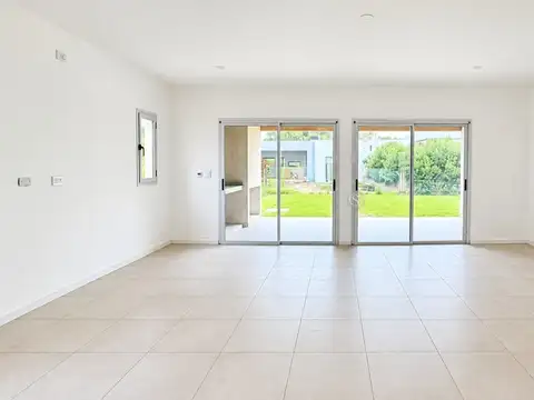 Casa en Alquiler en Pilar del Este - Santa Emilia, USD 1.100