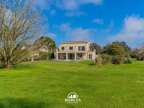 Casa en Venta con 2 cocheras